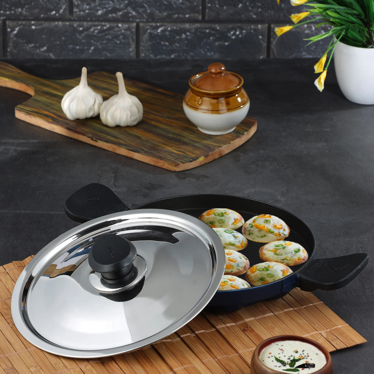 Vinod Zest Non-Stick Paniyarakkal, Double Handle (22 cm)