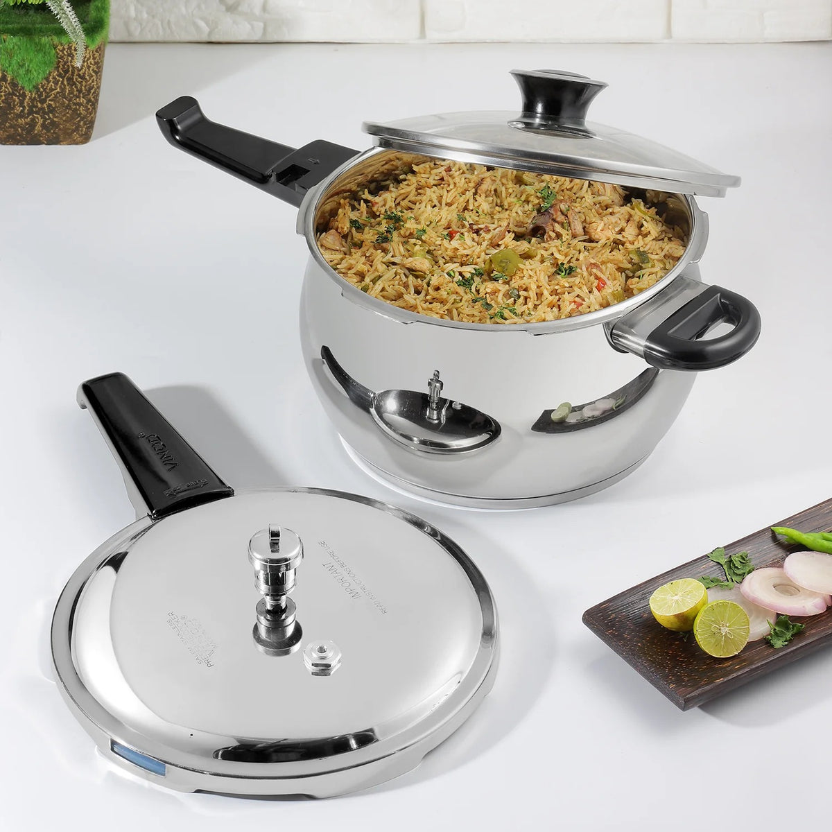 Vinod 18/8 Stainless Steel Splendid Plus Pressure Cooker, Gas & Induction Compatible (3.5 L)